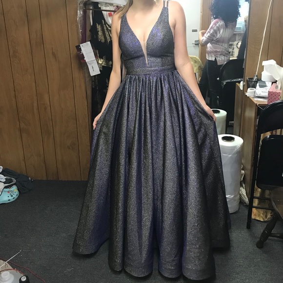 Prom dress - Picture 1 of 3